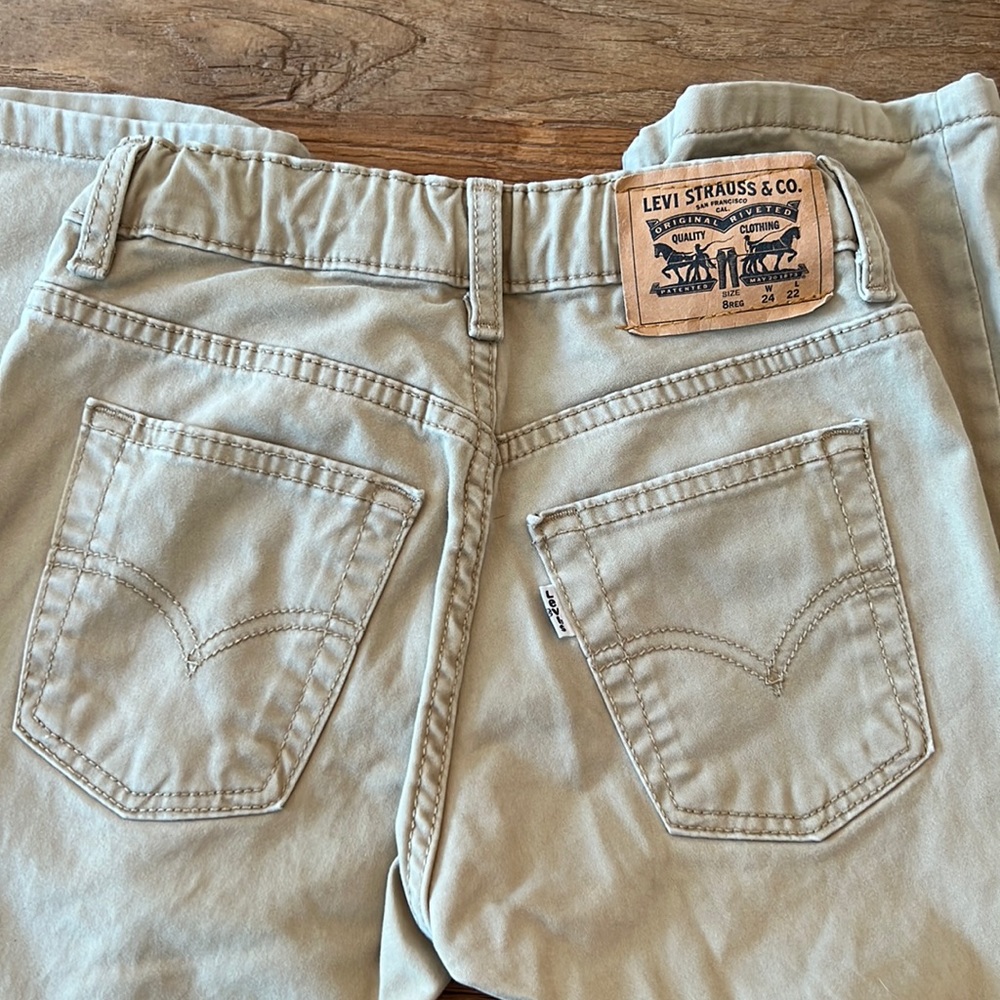Levi’s 514 Straight- 8 Reg Chinos. Good Used Condition